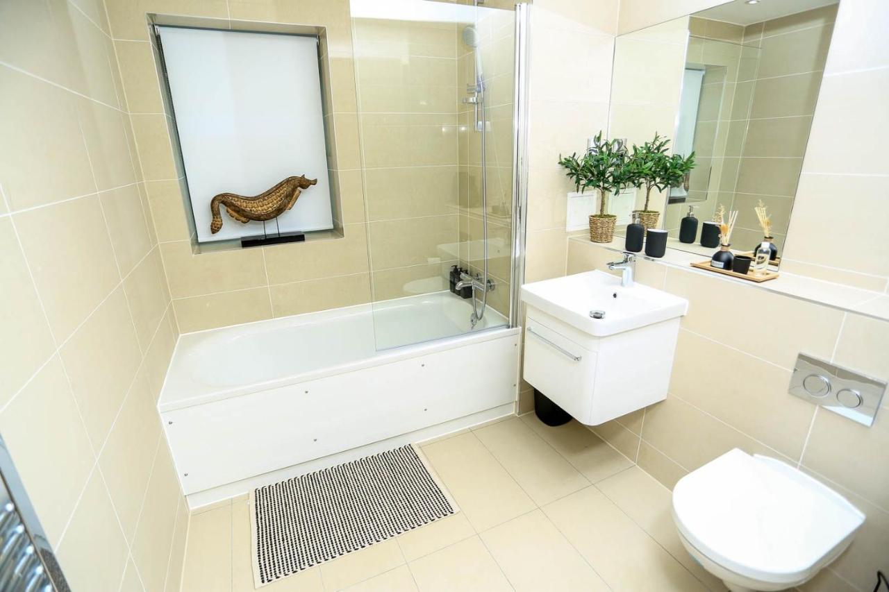 Snuggle Inn - Riverside Apartments - Views Over Looking London River Thames, Close To O2 Arena, London Excel, London City Airport, Thames Clipper- River Boat Service, Woolwich Ferry, Onsite Parking, Twin Room Option Available Bagian luar foto