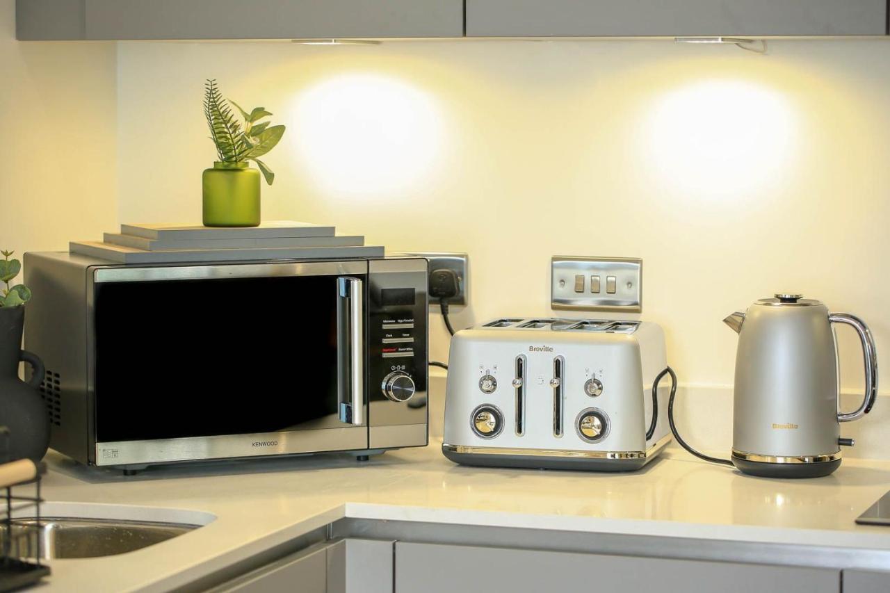 Snuggle Inn - Riverside Apartments - Views Over Looking London River Thames, Close To O2 Arena, London Excel, London City Airport, Thames Clipper- River Boat Service, Woolwich Ferry, Onsite Parking, Twin Room Option Available Bagian luar foto