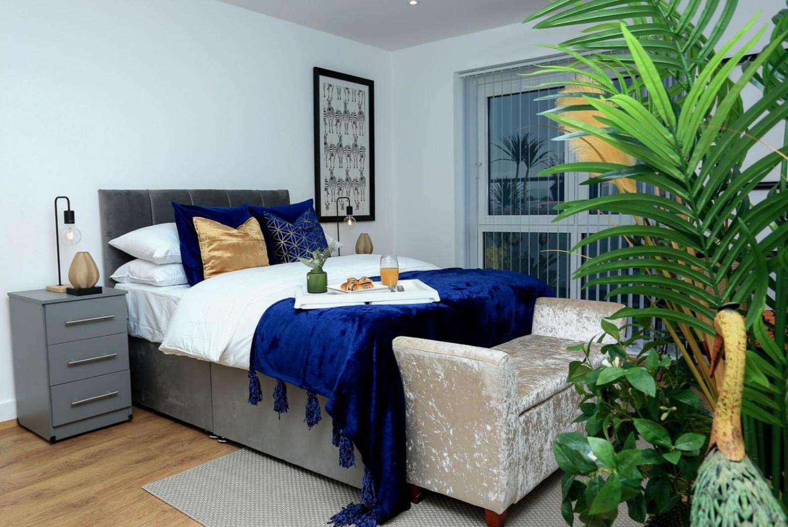 Snuggle Inn - Riverside Apartments - Views Over Looking London River Thames, Close To O2 Arena, London Excel, London City Airport, Thames Clipper- River Boat Service, Woolwich Ferry, Onsite Parking, Twin Room Option Available Bagian luar foto