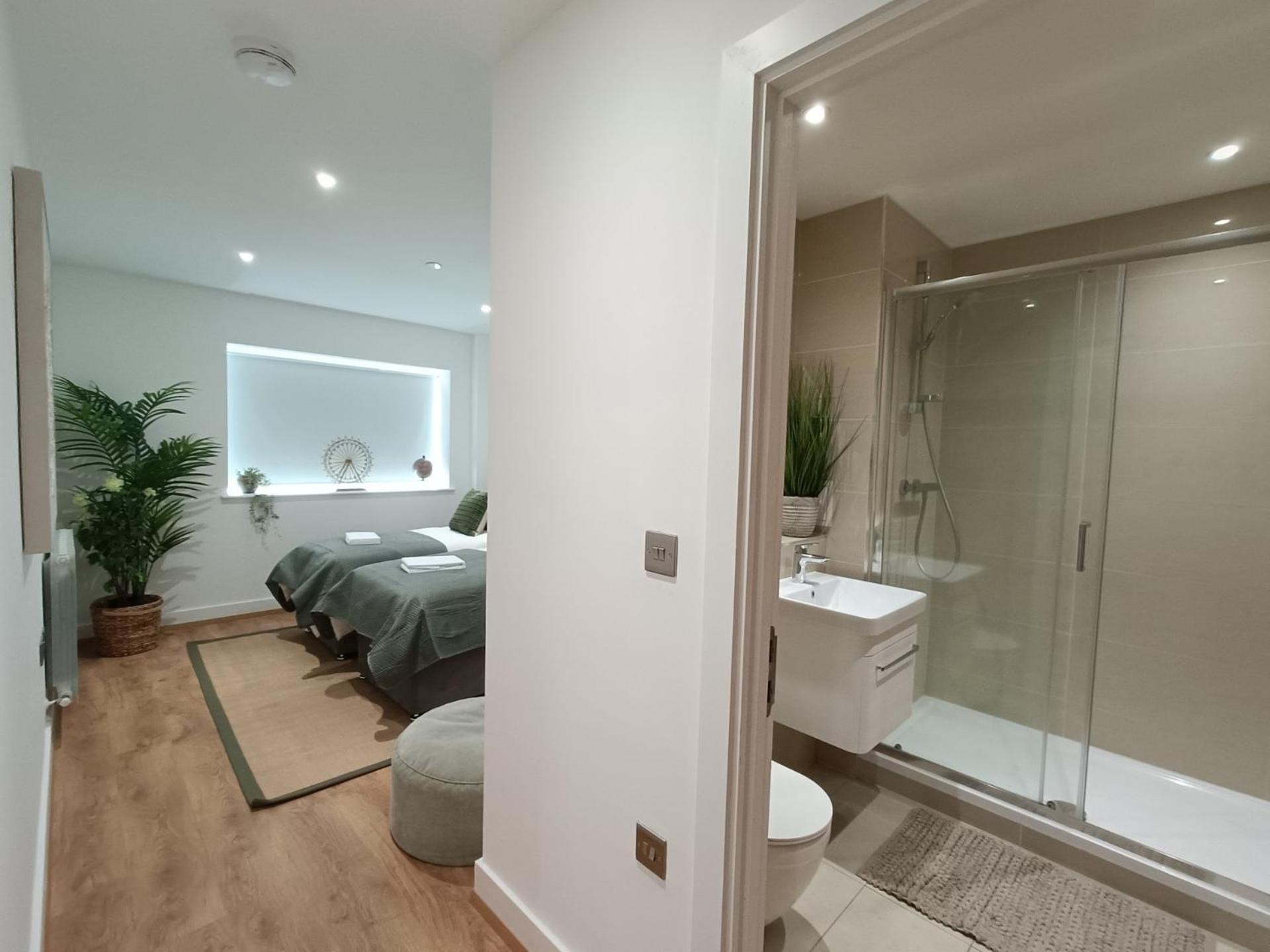 Snuggle Inn - Riverside Apartments - Views Over Looking London River Thames, Close To O2 Arena, London Excel, London City Airport, Thames Clipper- River Boat Service, Woolwich Ferry, Onsite Parking, Twin Room Option Available Bagian luar foto