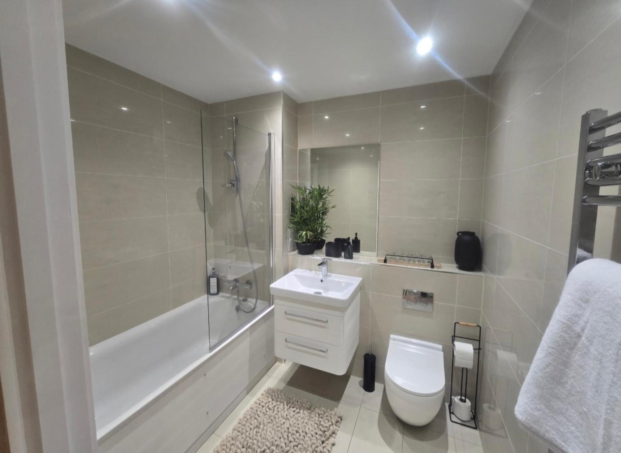 Snuggle Inn - Riverside Apartments - Views Over Looking London River Thames, Close To O2 Arena, London Excel, London City Airport, Thames Clipper- River Boat Service, Woolwich Ferry, Onsite Parking, Twin Room Option Available Bagian luar foto