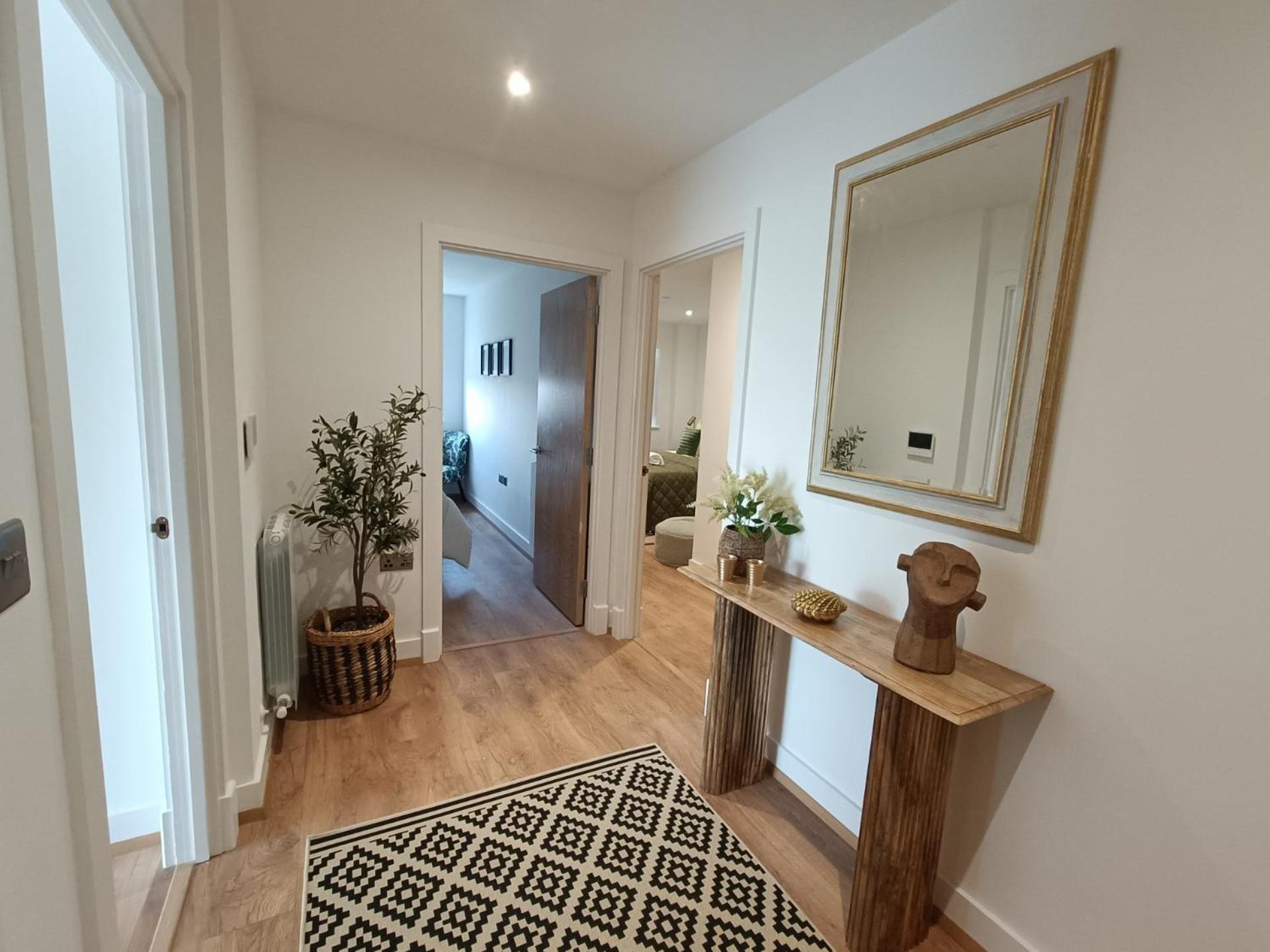 Snuggle Inn - Riverside Apartments - Views Over Looking London River Thames, Close To O2 Arena, London Excel, London City Airport, Thames Clipper- River Boat Service, Woolwich Ferry, Onsite Parking, Twin Room Option Available Bagian luar foto